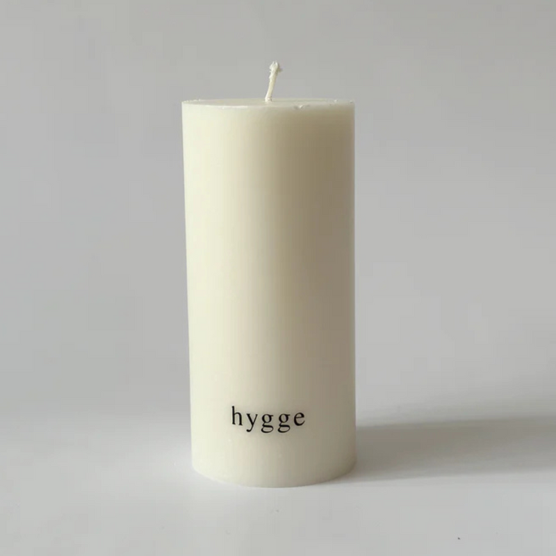 Køb Bloklys HYGGE | 199,95 | Fri fragt over 249 kr. | Hurtig levering | Dag til dag levering | Åbenlys | Lys, Jul, Julelys, Decemberlys, Juledekoration