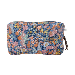 Toilettaske i blomsterprint. Tasken kan bruges som toilettaske, makeup pung eller clutch | Hurtig levering | Fri fragt fra 149 kr.