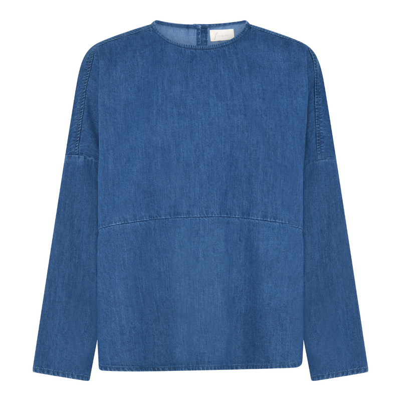 Romeo blusen en enkel bluse, med med lange ærmer. Blusen er i økologisk bomuld. Denim | Hurtig levering | Fri fragt fra 249kr