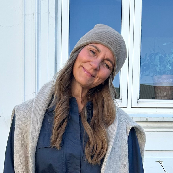 Blød og lækker hue i 100% cashmere. Let og enkel | One size | Hurtig levering | Fri fragt fra 149 kr.