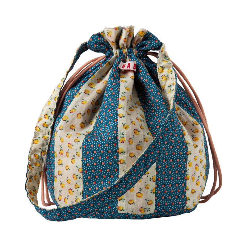 Køb Taske med snørelukning Betty Multicolour | 549,00 | Fri fragt over 149 kr. | Hurtig levering | Dag til dag levering | Habiba | Etui, Clutch, Taske, Rejse, Toiletsager, Drawstring sack