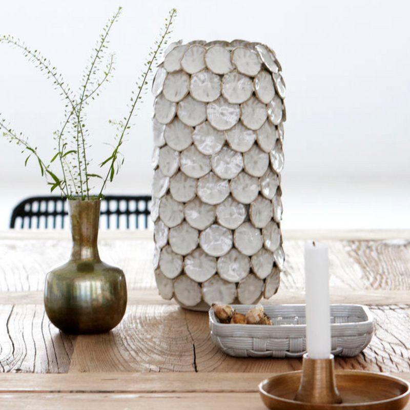 Køb Vase Dot Hvid | fra 249,95 | Fri fragt over 149 kr. | Hurtig levering | Dag til dag levering | House Doctor, Society of Lifestyle | Vase, Stentøj, Hånddekoreret vase, Skulpturel