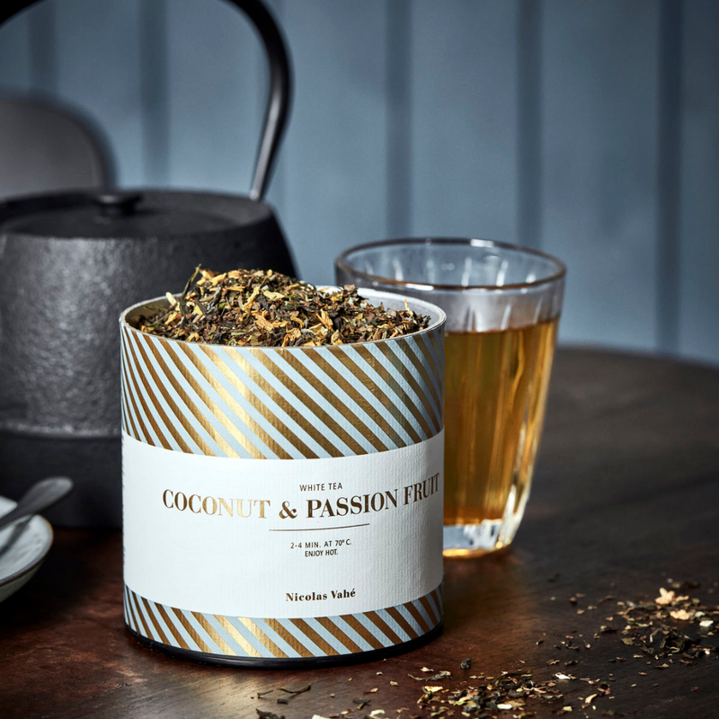 Køb Løs økologisk te i gaveæske | 104,95 | Fri fragt over 149 kr. | Hurtig levering | Dag til dag levering | Nicolas Vahé, Society of Lifestyle | Te, Teblanding, Grøn te, Hvid te, Earl Grey, Herbal, White tea, Green tea