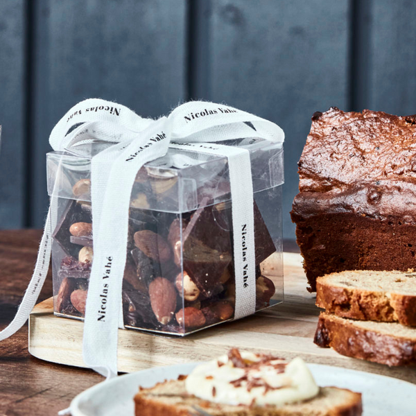 Køb Mørk chokolade - Tørret frugt & nødder | 129,95 | Fri fragt fra 249 kr. | Hurtig levering | Dag til dag levering | Nicolas Vahé, Society of Lifestyle | Til den søde tand, Lækkerier, Gave, Mandelgave,