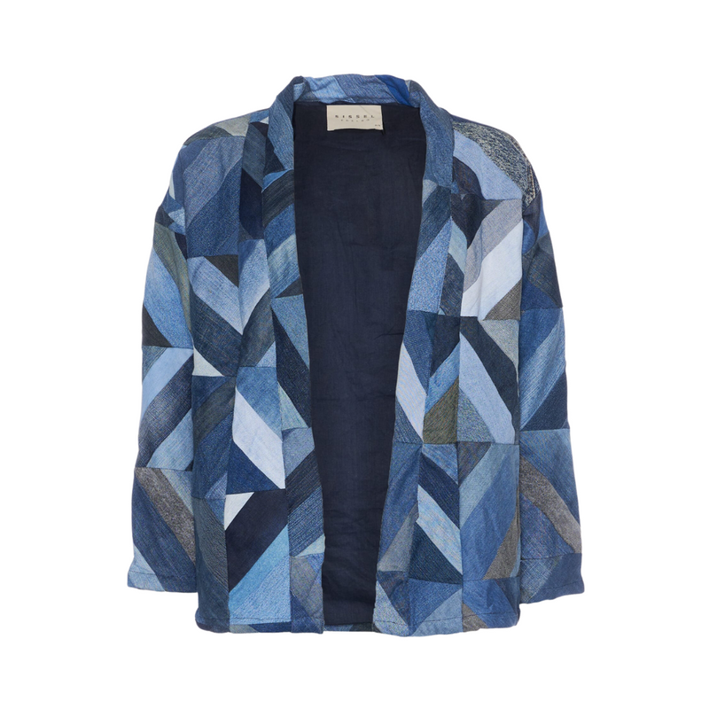 Køb Denim Jakke Marlene Patchwork Blue | 1.749,00 | Findes i flere farver | Fri fragt over 149 kr. | Hurtig levering | Dag til dag levering | Sissel Edelbo | Vatteret jakke, Quiltet jakke, Skjorte, Vatteret skjorte, Quiltet skjorte