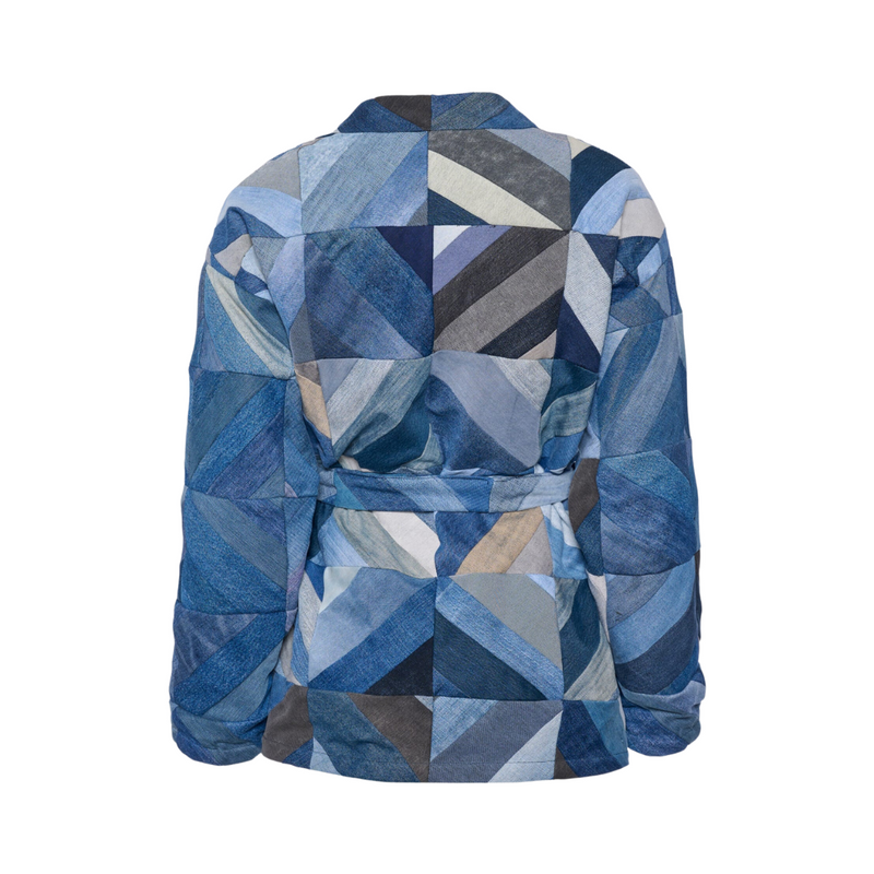 Køb Denim Jakke Marlene Patchwork Blue | 1.749,00 | Findes i flere farver | Fri fragt over 149 kr. | Hurtig levering | Dag til dag levering | Sissel Edelbo | Vatteret jakke, Quiltet jakke, Skjorte, Vatteret skjorte, Quiltet skjorte