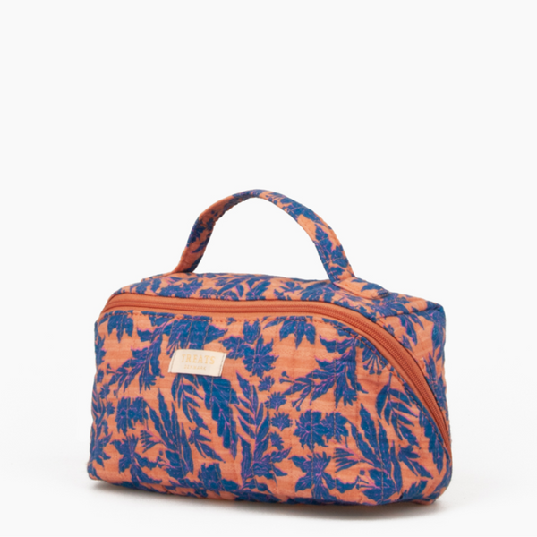 Køb Toilettaske Else Bloom Blue Floral | 349,00 | Fri fragt over 249 kr. | Hurtig levering | Dag til dag levering | Treats, AXELSEN & SÖN A/S | Etui, Clutch, Taske, Rejse, Toiletsager