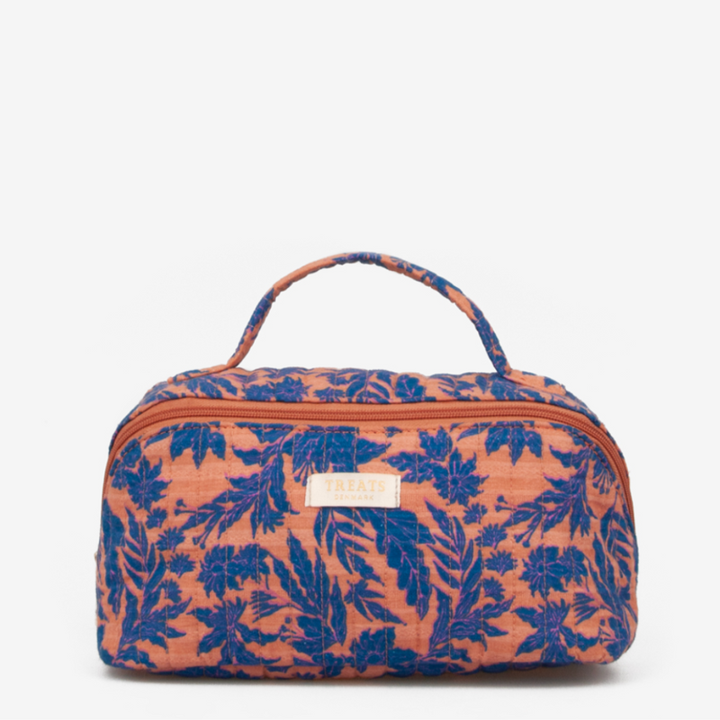 Køb Toilettaske Else Bloom Blue Floral | 349,00 | Fri fragt over 249 kr. | Hurtig levering | Dag til dag levering | Treats, AXELSEN & SÖN A/S | Etui, Clutch, Taske, Rejse, Toiletsager